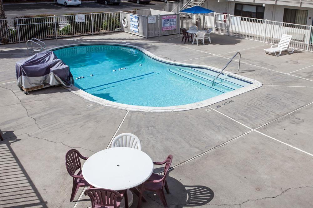 Park Inn By Radisson, Modesto Exterior photo